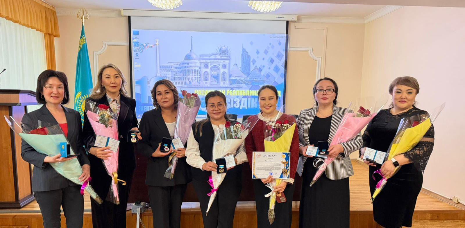 Тәуелсіздік күні қарсаңында балалар дәрігерлері марапатталды